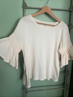 14th & Union Cream Ruffle Sleeve Short Sleeve Top